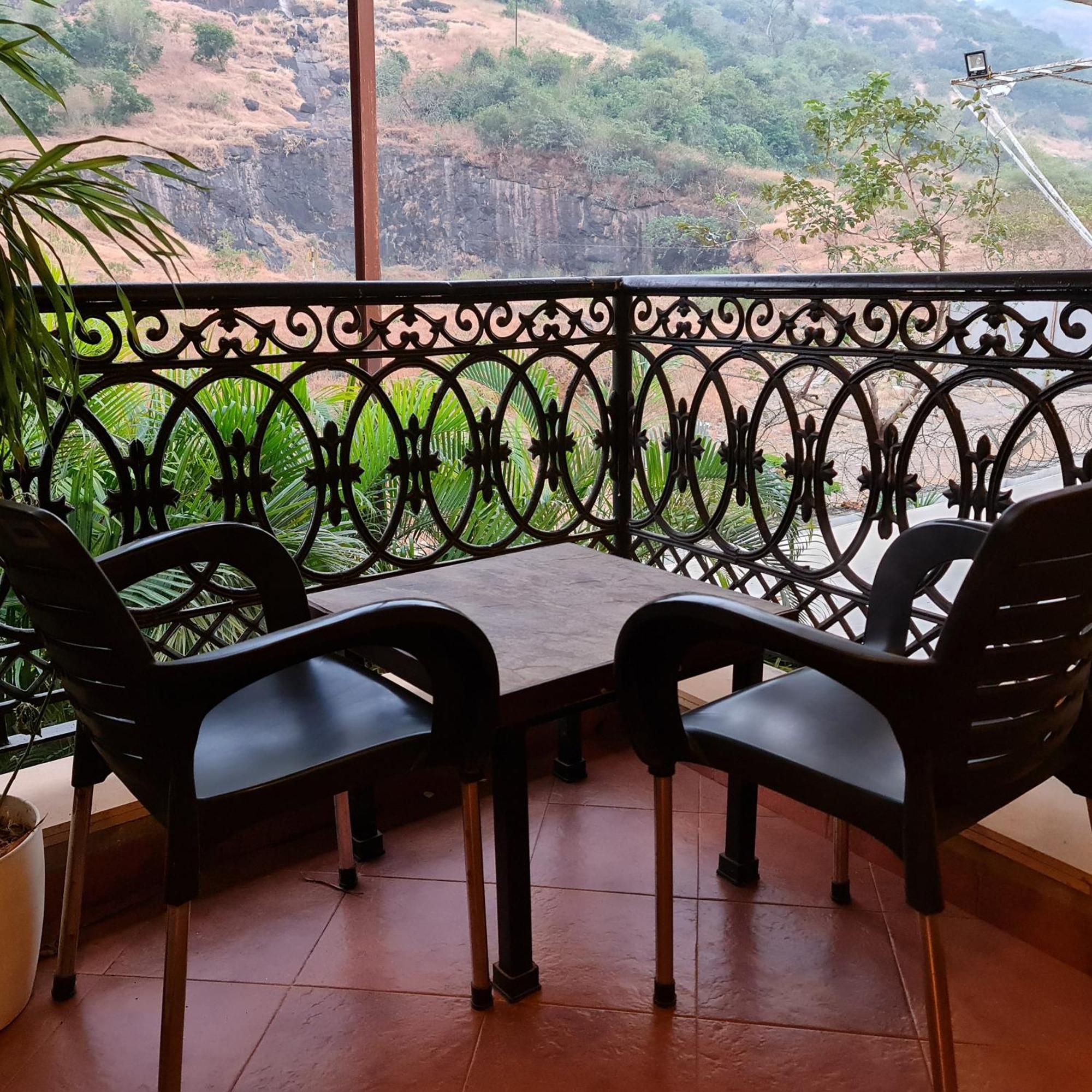 Hotel Misty Meadows, Lonavala Exterior foto